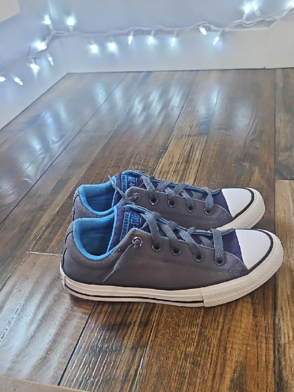 Converse Kids Low Top Sneakers‎ in Gray and Blue